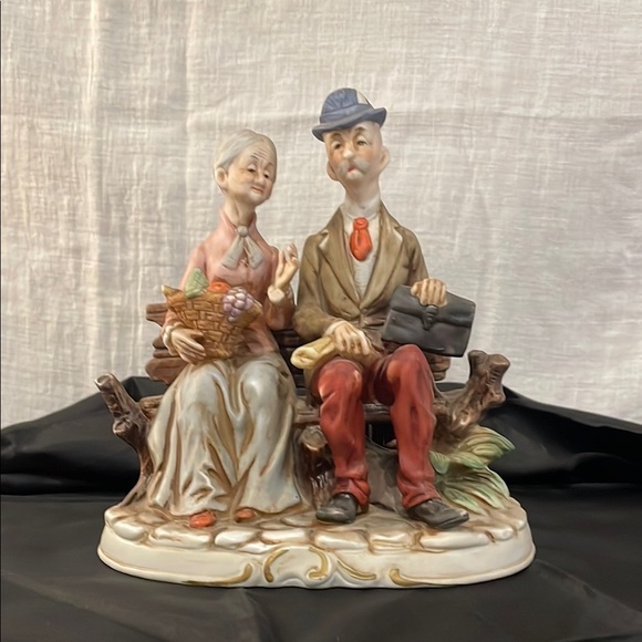Vintage Couple Figurine on Bench - Picture 1 of 2
